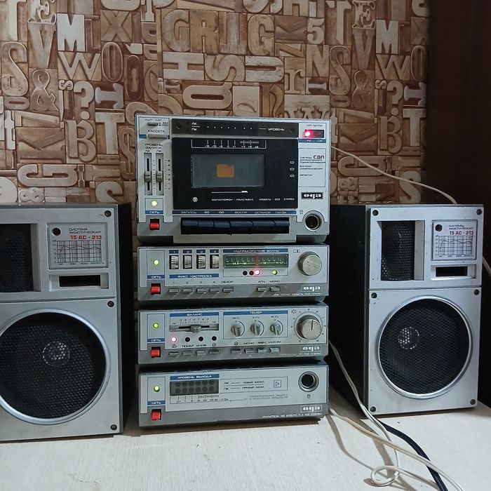 Продам магнитофон Ода ссср