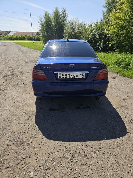Машина Honda accord