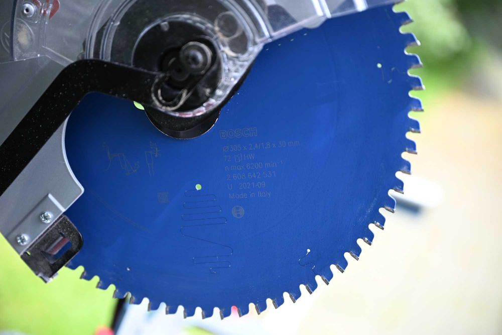Fierăstrău circular cu brat glisant Bosch GCM 12 GDL + Masă GTA 2600 + Suport mobil (Stare Impecabilă/Ca Nou)