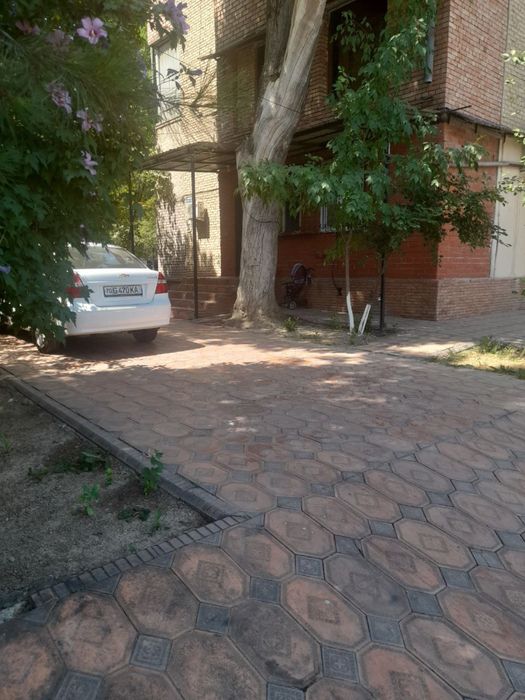 Без Маклера! Чиланзар 8 кирпич 2х комнатный срочно СДАЮ