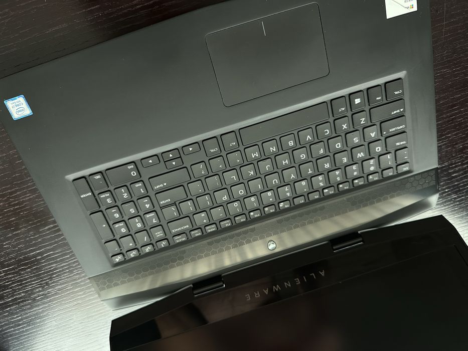 Alienware M17 R1 2019 год