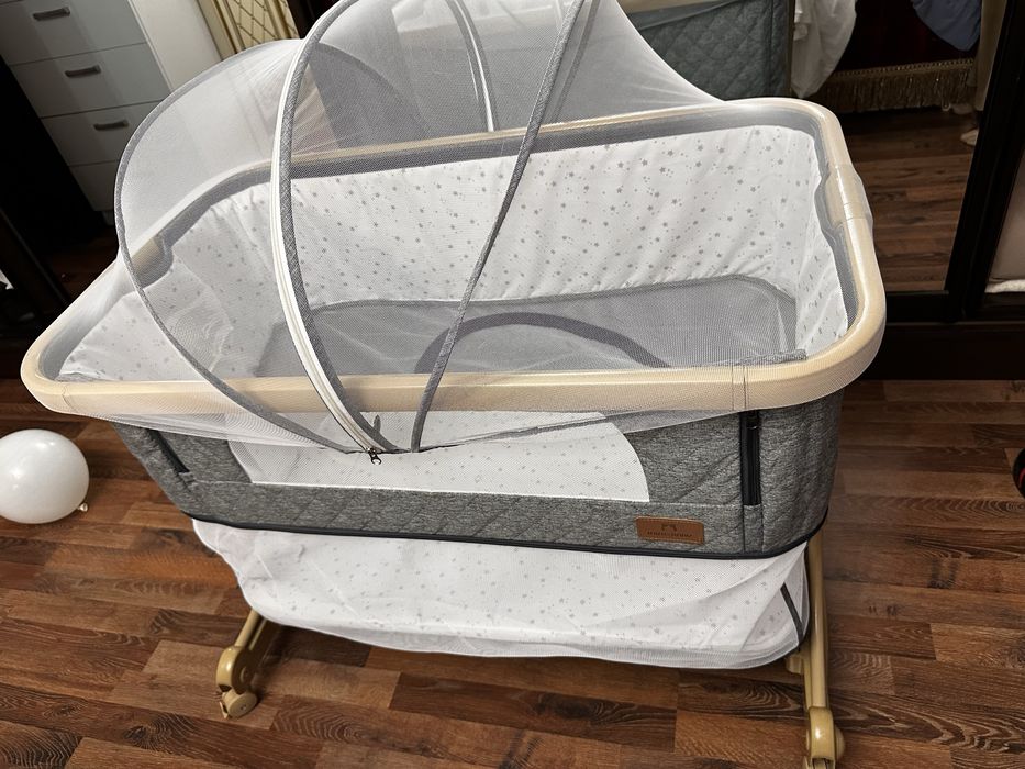 Манеж при кроватнвй