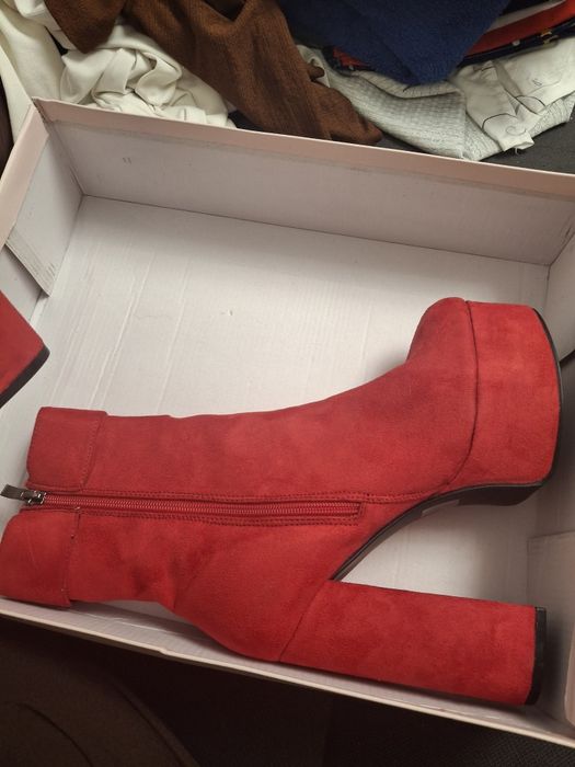 Botine roșii cu toc