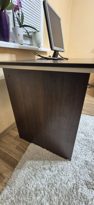 Продавам бюро-маса