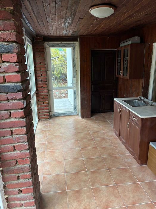 Продава се уютна къща на 25 км от София, в зеленина и спокойствие