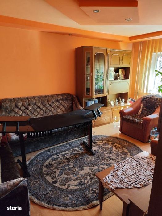 Apartament 4 camere, etaj 1, Craiovita Noua