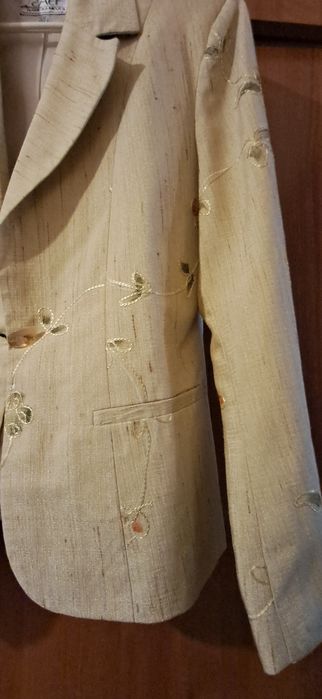 Две красиви дамски сака