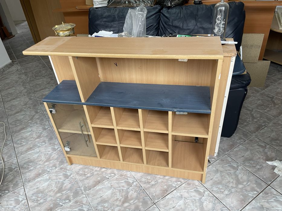 Piesa de mobila cu rafturi