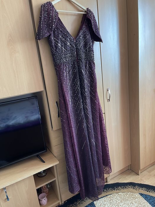 Vând rochie lunga cu trena