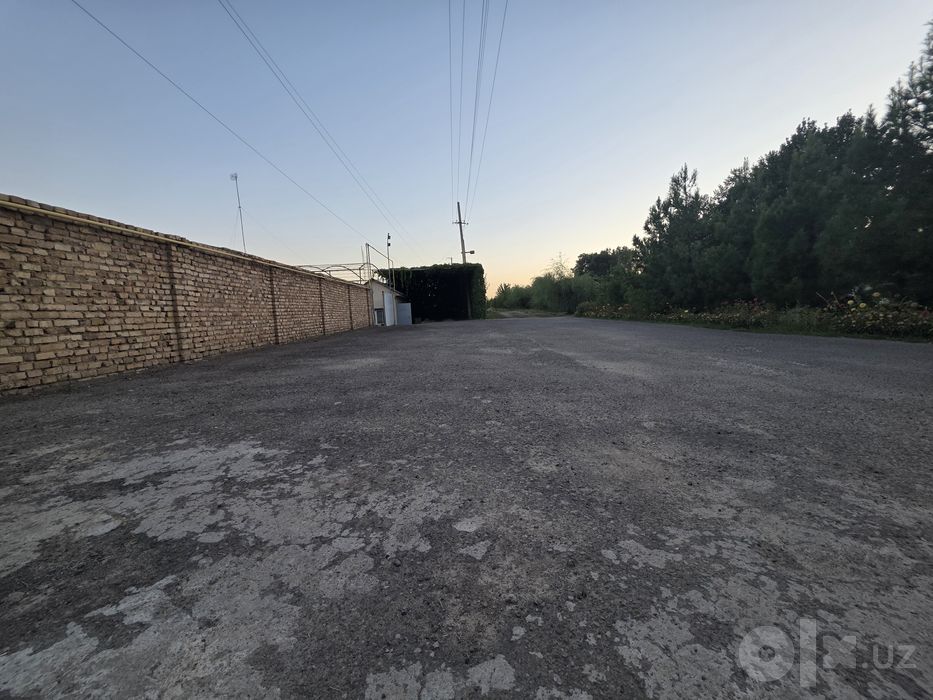 Кибрай Ботаника маҳ Бозсув дарёси бўйида ишлаб чиқариш базаси сотилади