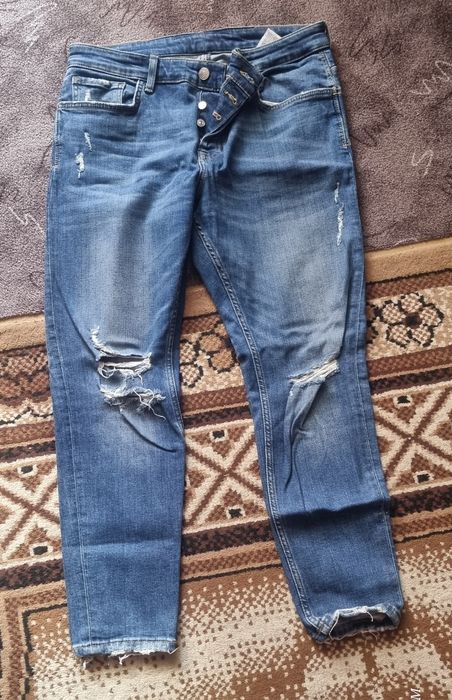 Vând blugi Zara Man