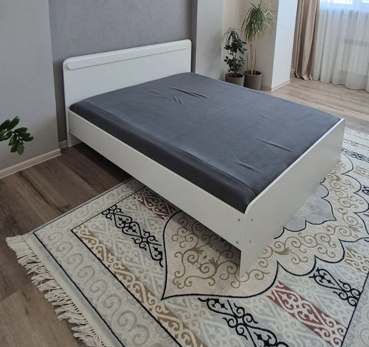 Продается двуспальная кровать