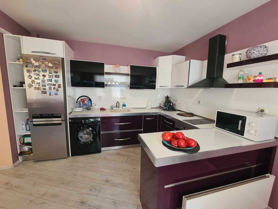 Обзаведен тристаен апартамент в Центъра на гр. Хасково