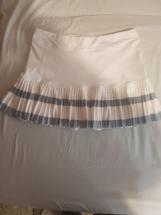 Fusta tenis dama plisata cu pantalon scurt alba