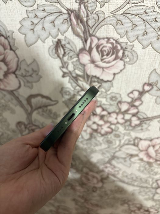 Продам  Айфон 13