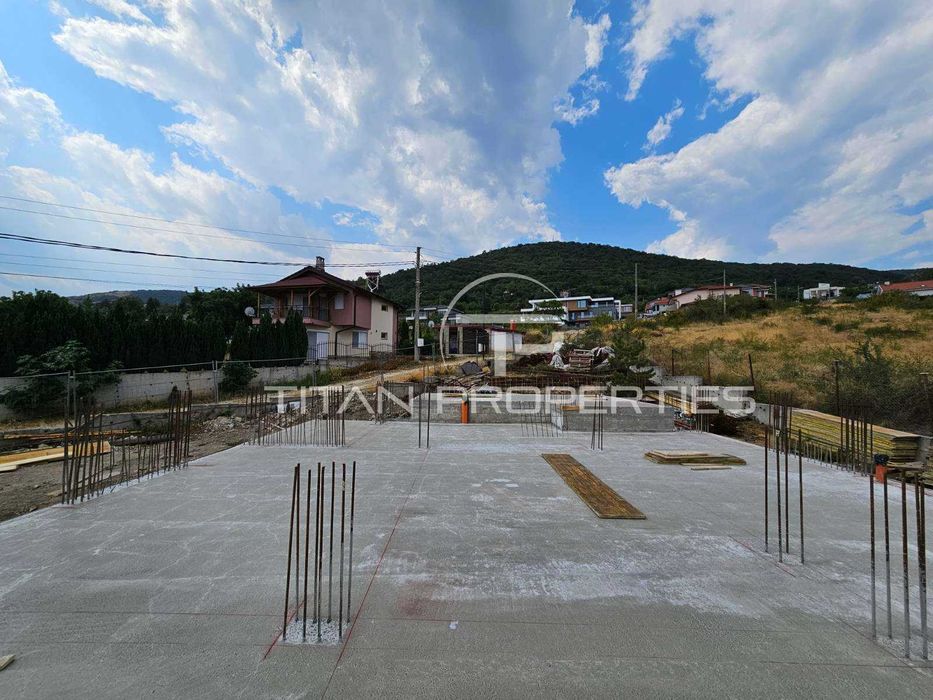 Двуетажна къща Белащица