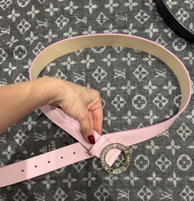 Чисто нов колан Guess