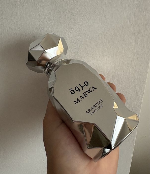 Apa de parfum Marwa, de la Arabiyat Prestige