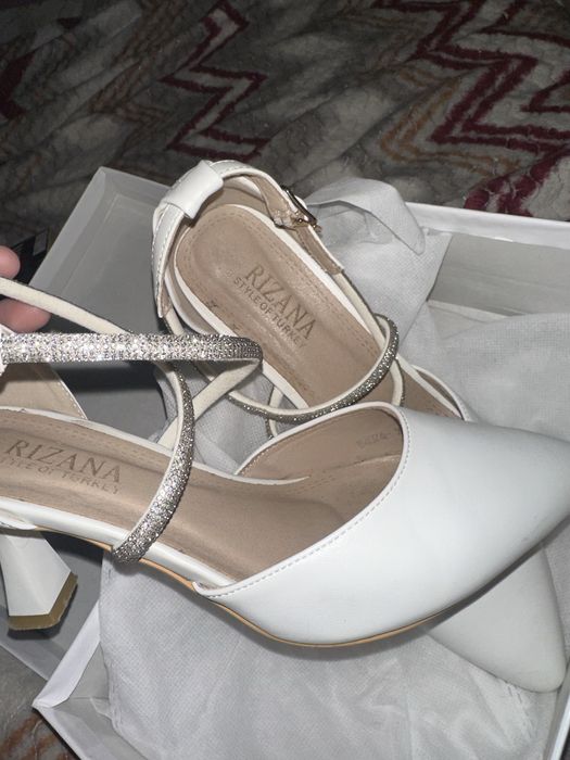 Белые туфли 37 размера