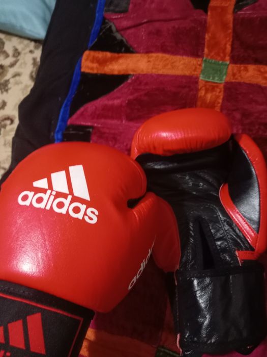 Боксерский перчатка