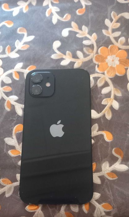 iPhone12запазен 300лв.
