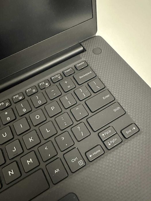 Dell Precision 5540 – i7 / 32GB / 1TB / Quadro 4GB + baterie NOUĂ 97Wh