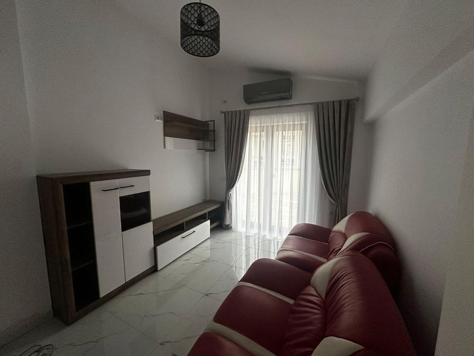 Închiriez apartament cu 3 camere
