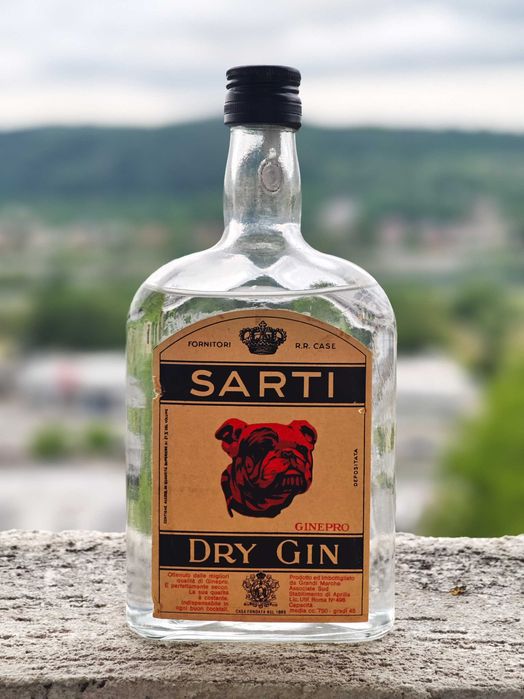 Sticla de Sarti Dry Gin din 1950