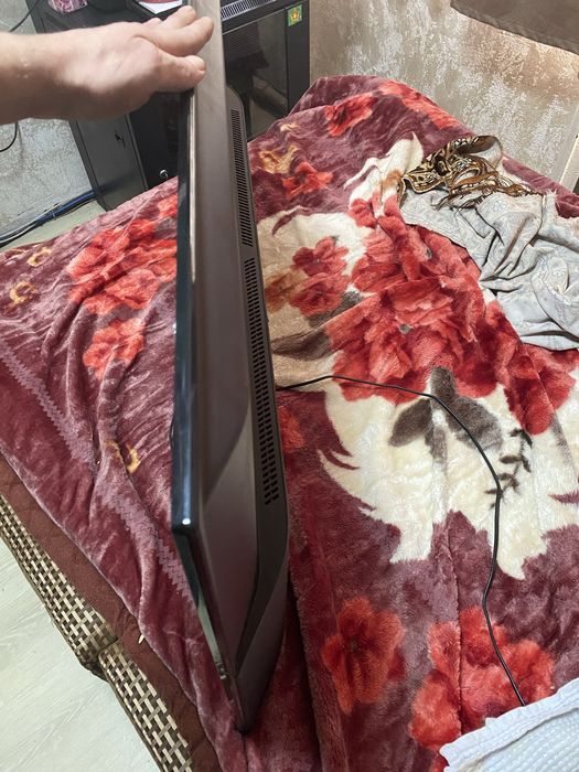 Телевизор LED 43" (108 см)