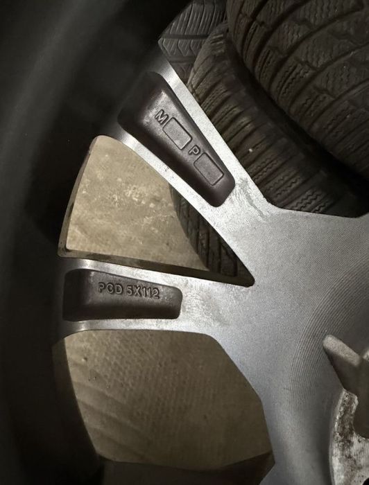 Audi 18 зимни  гуми