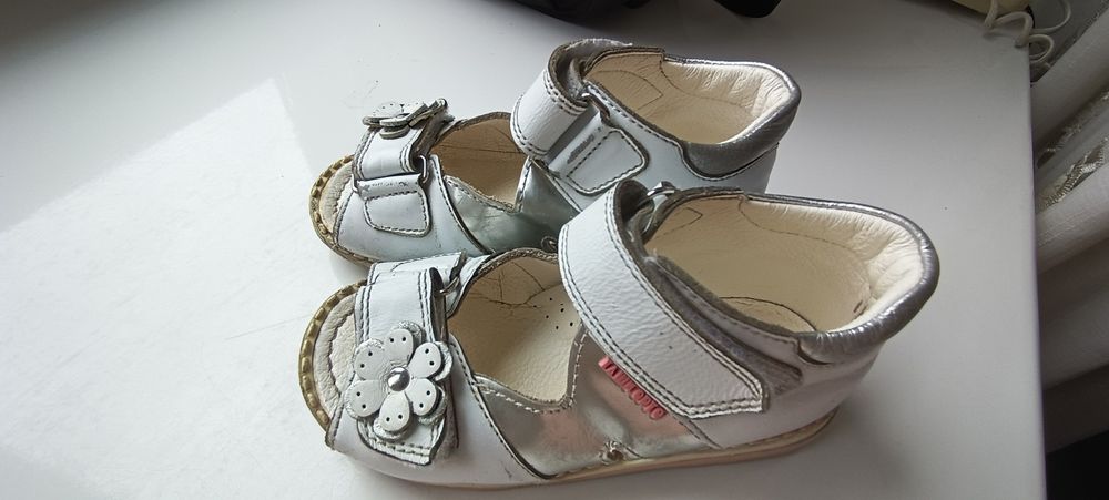 Сандали кожаные 24