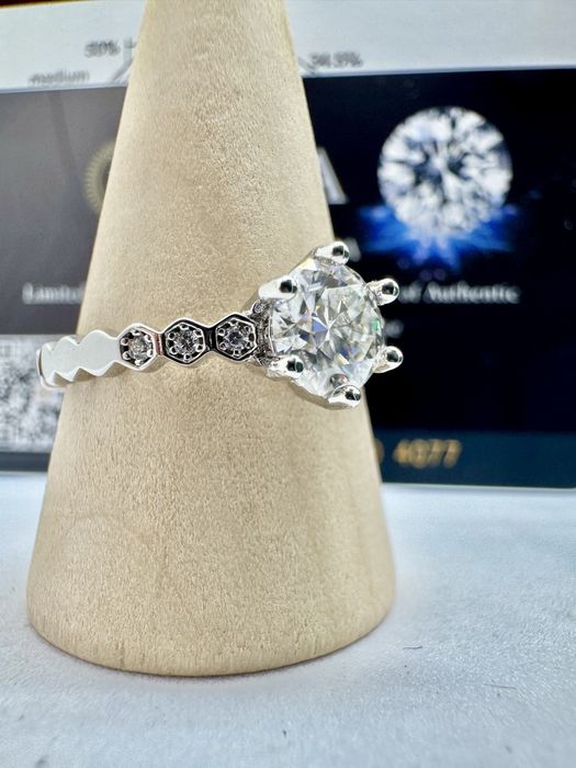 Сребърен пръстен с мойсанит (Диамант) 1 карат