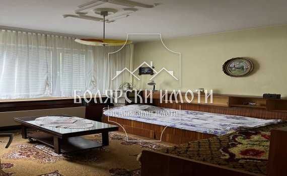 Продава се Тристаен апартамент в Велико Търново, Център - 115 кв.м за 1054 €/кв.м - Снимка #2