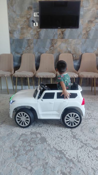 Машина Lexus LX570