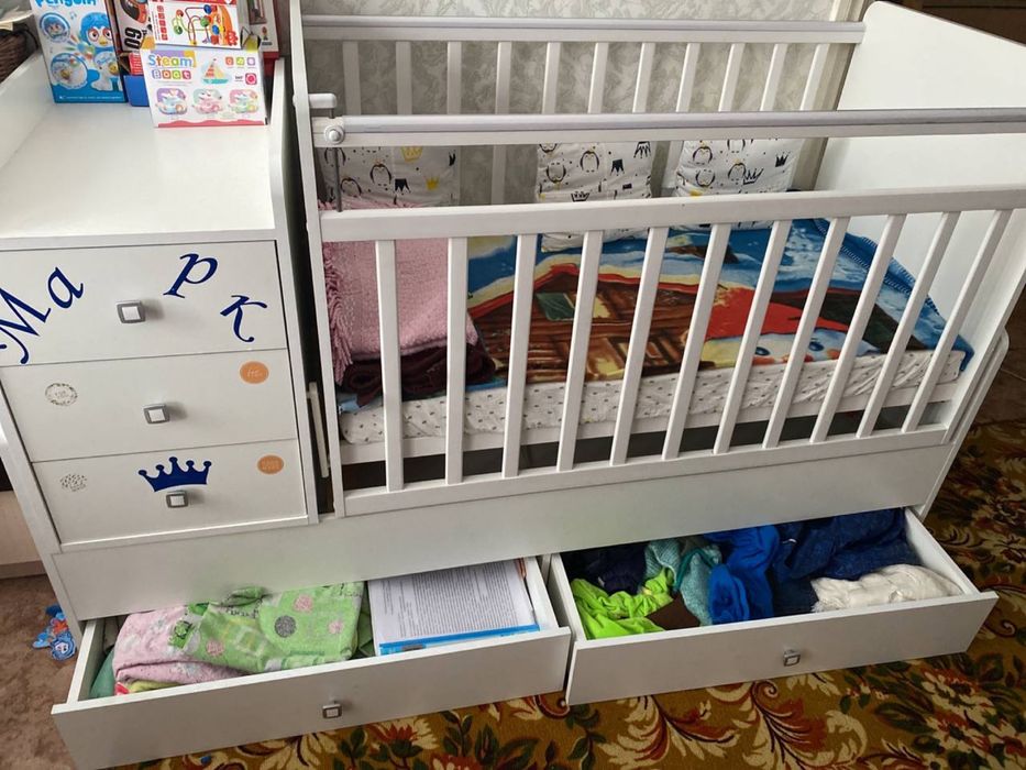 Продаем кроватку без матрасика.