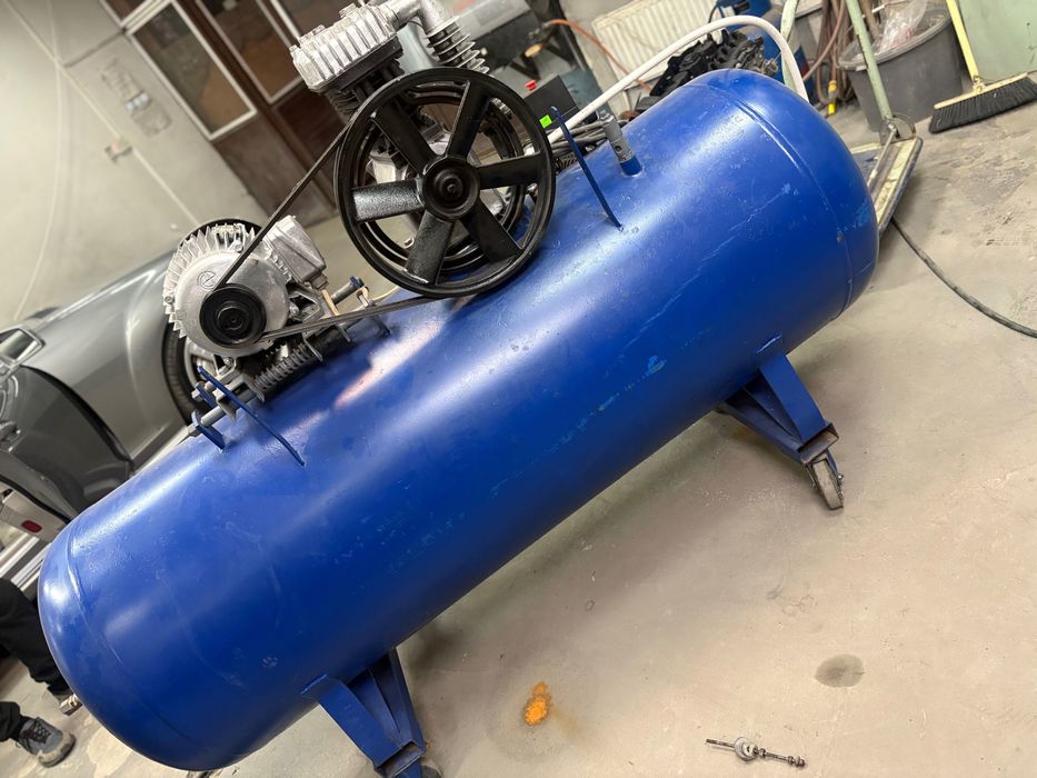 Италиански трифазен компресор