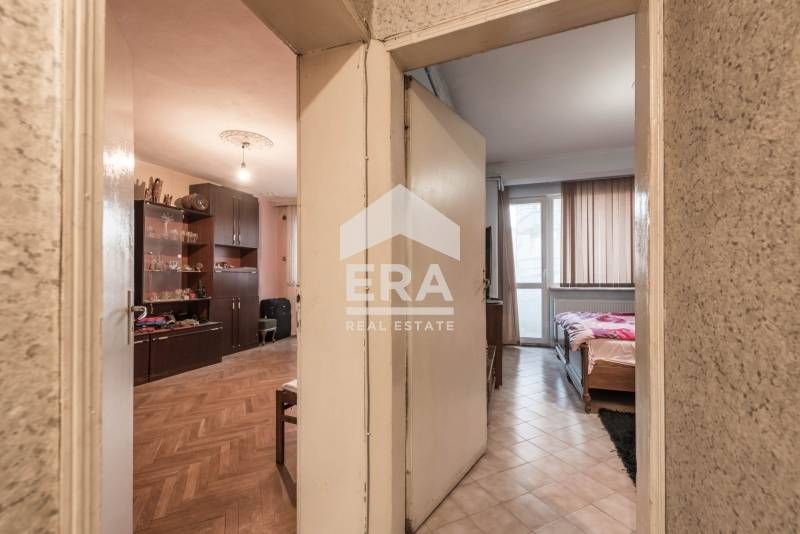 Тристаен, ексклузивен, обзаведен апартамент за продажба, с гараж и маз