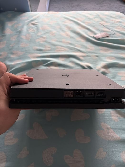 Ps4/Playstation 4 slim 1Tb