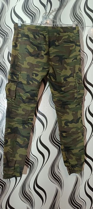Камуфлажни карго панталони