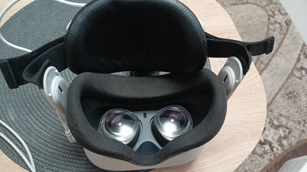Vând oculus quest 2 ,de 256GB