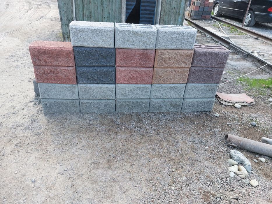 Рваные блоки разных цветов