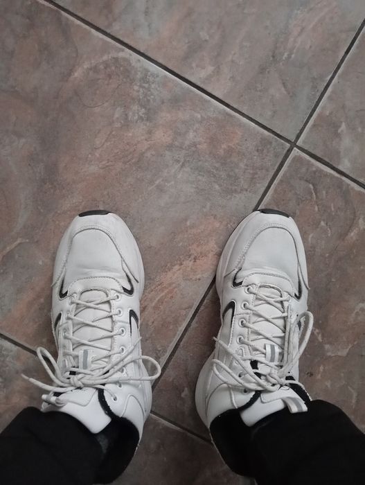 Продам кроссовки весна осень