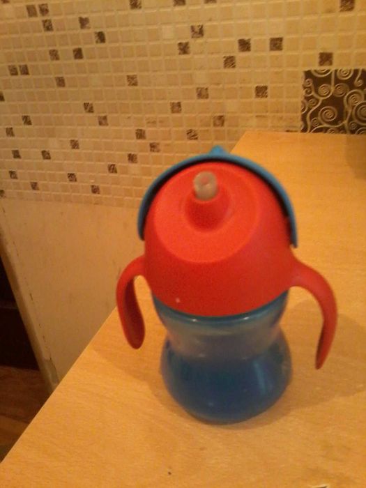 Детская  бутылочка  для воды , с крышкой.