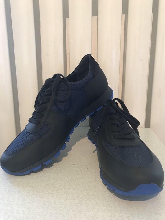 Кроссовки стильные