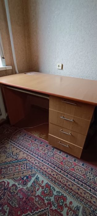 Стол в хорошем состоянии