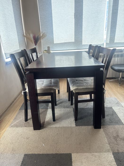 Маса и столове от дърво