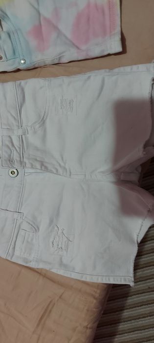 Къси панталонки и пола за госпожица  на 8-9 год.