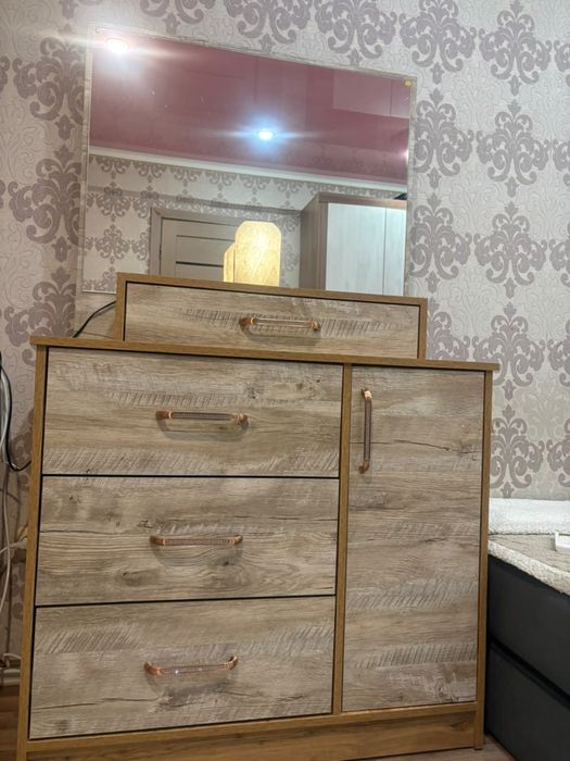 Продам комод с зеркалом