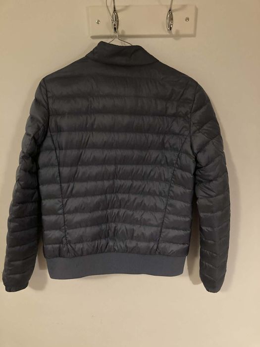 Vând geaca mărimea s