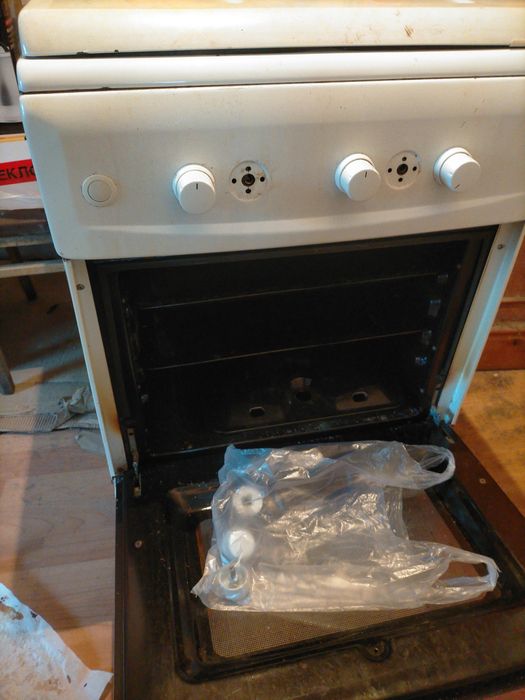 Продам газ плиту